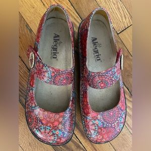 Alegria Paloma Mary Jane Clog in Red Kaleidoscope pattern - size 37